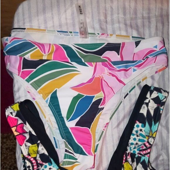 4 bathing suit pieces - Picture 4 of 14